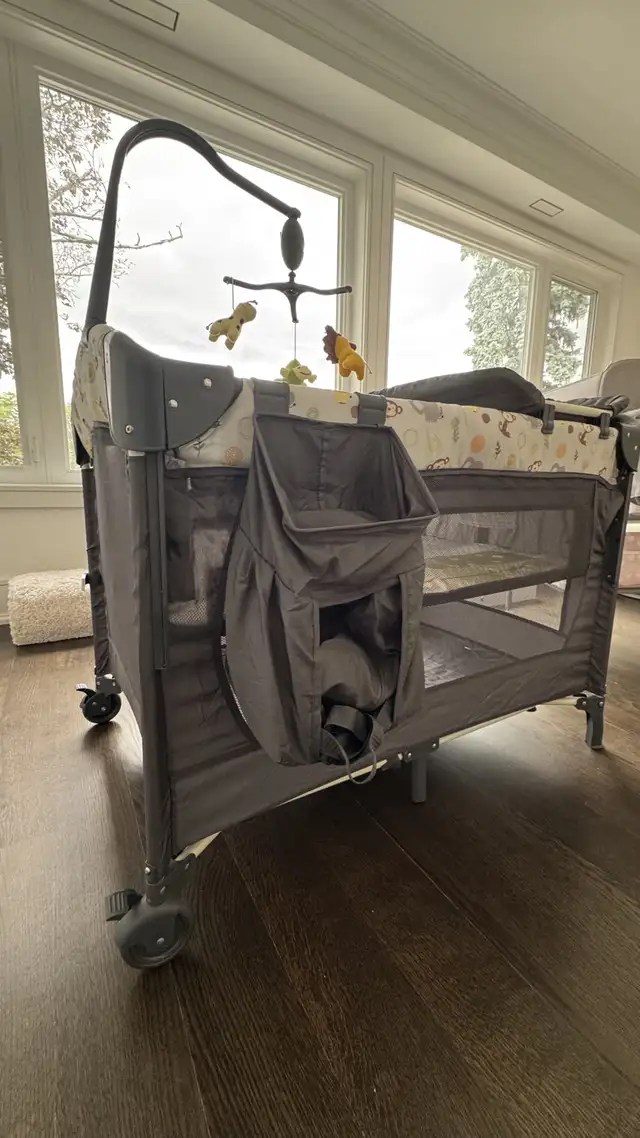 Ihoming Baby Bassinet Bedside Sleeper Baby Crib, Pack and Play w in Cribs in City of Toronto - Image 4