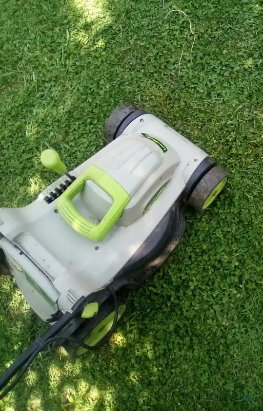 Lawn Master- tondeuse  (Électrique) in Lawnmowers & Leaf Blowers in City of Montréal - Image 7