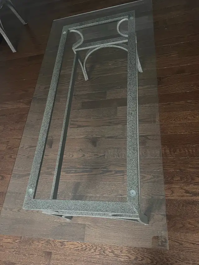 Glass coffee table with matching end tables in Coffee Tables in Ottawa - Image 4