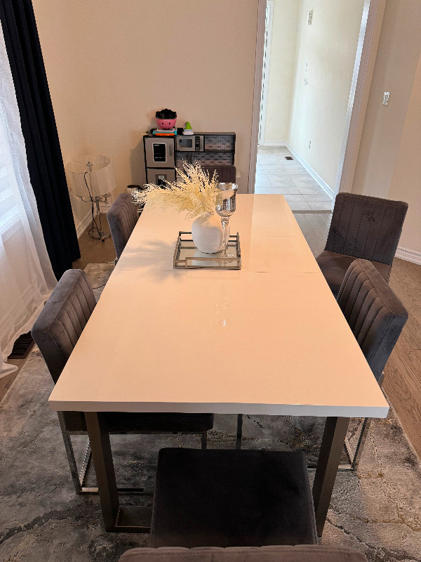 White Extendable Dining table & velvet chairs in Dining Tables & Sets in City of Toronto