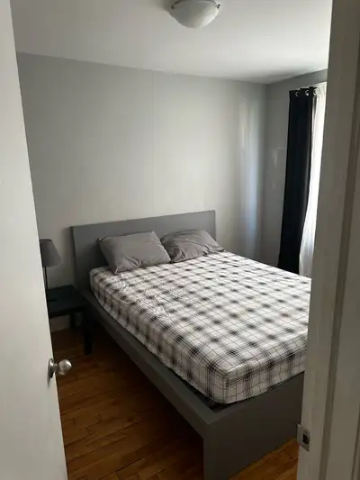 Chambres disponibles à louer dans un 5 1/2 Situées dans le quartier de ville Saint Laurent. Les appa...