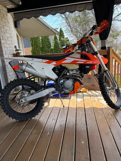 2016 KTM 250 XC-F Off road enduro. Very low hours ! Electric start with lithium battery. Comes with...