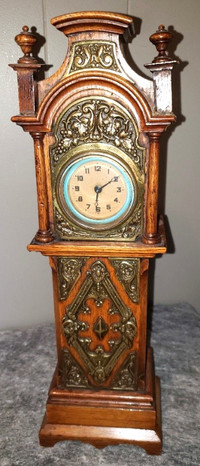 Table Clock 15 inches working