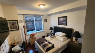 Private Room + Private Bath – Apartment in Barrhaven $950/month ️ Private room Private bathroom Clos...