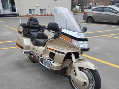 TRES BELLE MOTO ET EN TRES BONNE CONDITION CAUSSE MALADIE nouveau prix 4000.00 inspection pour la sa...