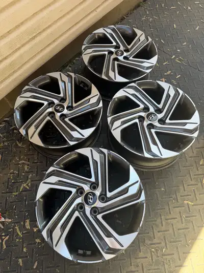 For sale is a set of four wheels used on a 2022 Hyundai SantaFe TPMS sensor installed Rim size: 18x7...