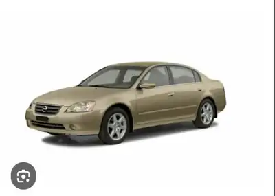2003 Nissan Altima 2.5 L 4 door Clean inside and out, new brakes, good tires, spacious seating/large...