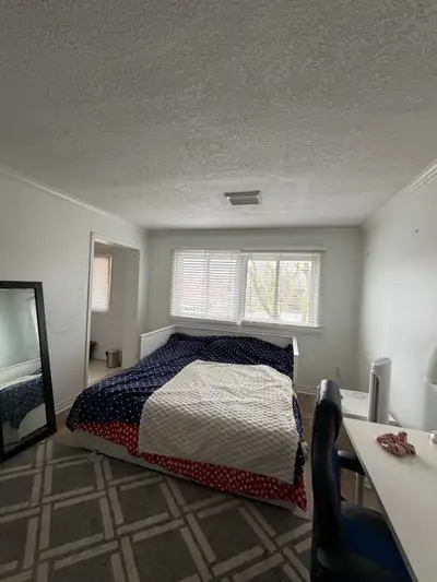 1 Bed 1 Bathroom sublet for female university student from April to August. - Walk in closet - Priva...