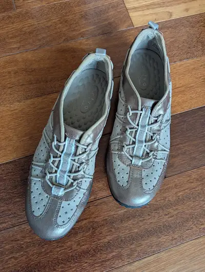 Souliers Privo/Clarks, comme neufs!, View more