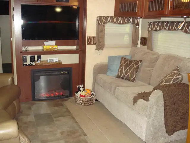2015 forest river Flagstaff V-Lite {one owner} in Travel Trailers & Campers in Regina - Image 8