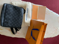 Louis Vuitton men’s sidebag