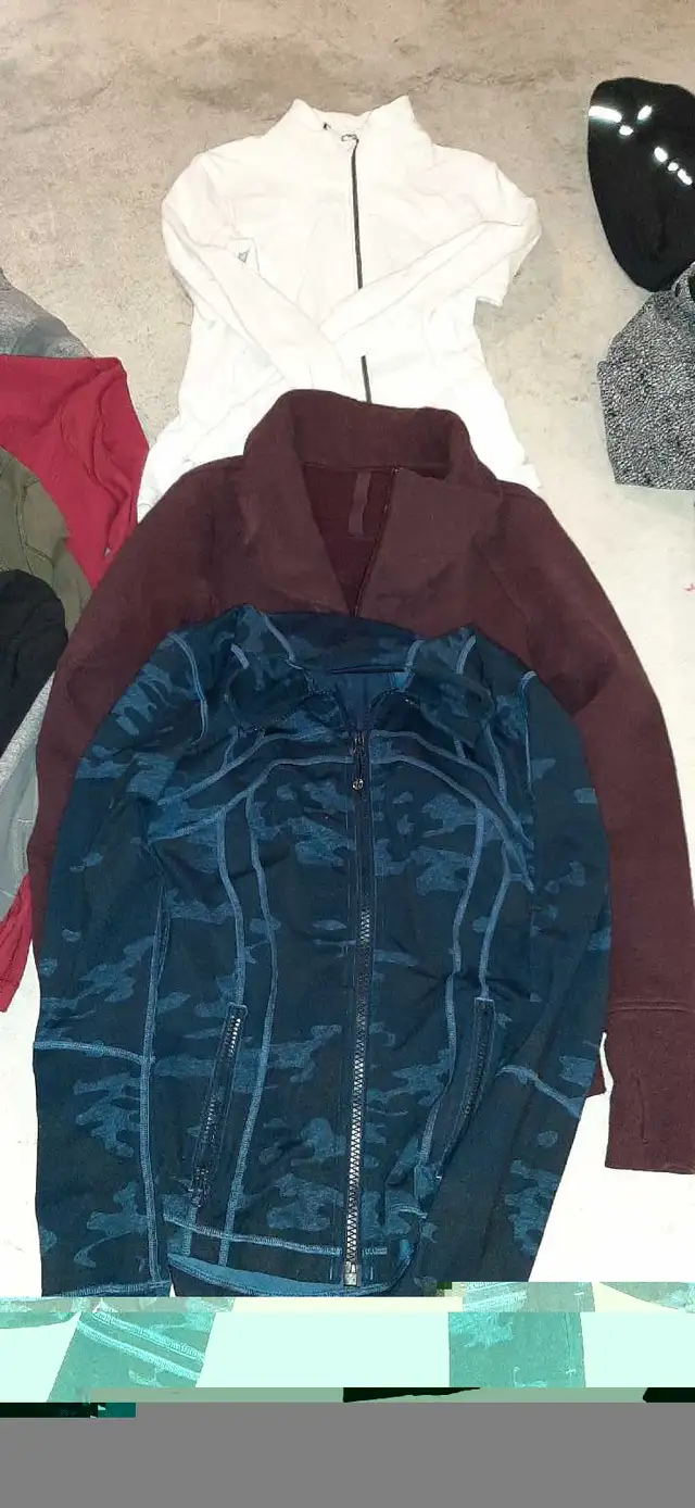 Lulu Lemon Clothing Size Small in Women's - Tops & Outerwear in Barrie - Image 4