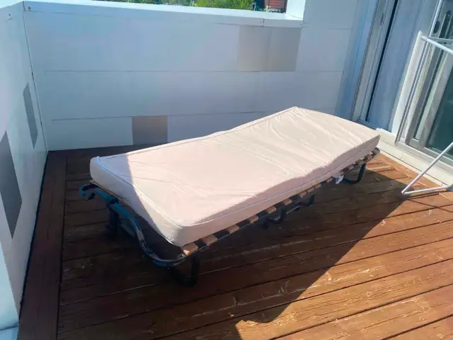 Lit simple pliant in Beds & Mattresses in City of Montréal - Image 5