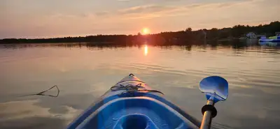 waterfront cottage, 4 bedrooms, 1.5 bathrooms, high speed internet. Enjoy the sunset and sunrise vie...