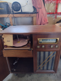 Classic 40s Addison Radio/Turntable