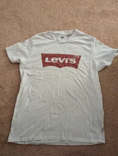 Levis t shirt - Adult size small, View more