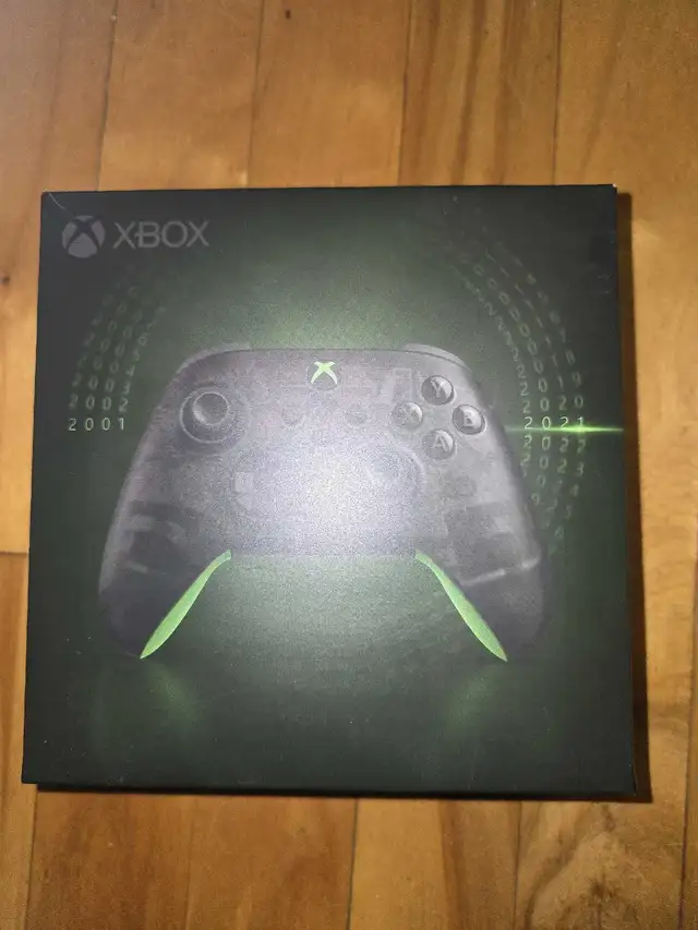 Xbox One 20th anniversary retro controller in XBOX One in City of Montréal - Image 2