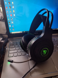 Like New V5000 USB    Wired  Gaming Headset Reg. $150 now $40