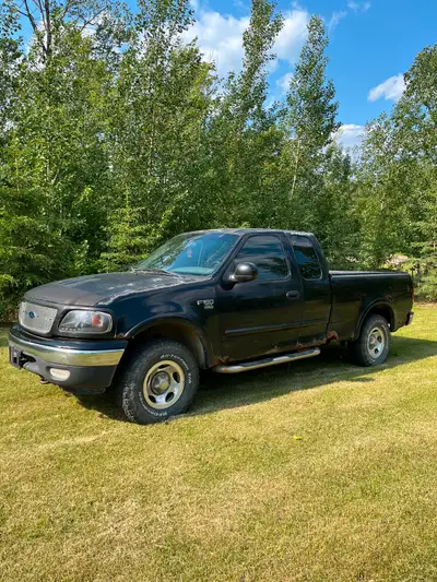 2000 F150 XLT 229500 km’s Truck drives tight, runs good. 4x4, AC, power windows. Front brakes recent...