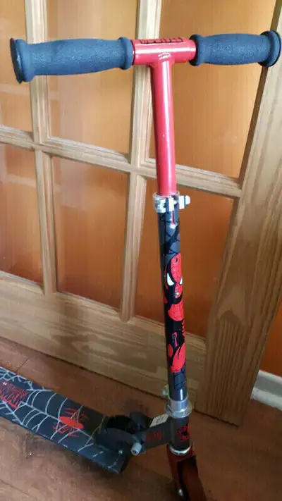 Trottinette Marvel Spider-Man ajustable en hauteur et pliable, View more