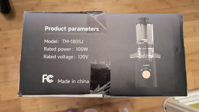 New, never used Cold Press Juicer w/ 8 Juice Bottles (black) in Processors, Blenders & Juicers in Mississauga / Peel Region - Image 4