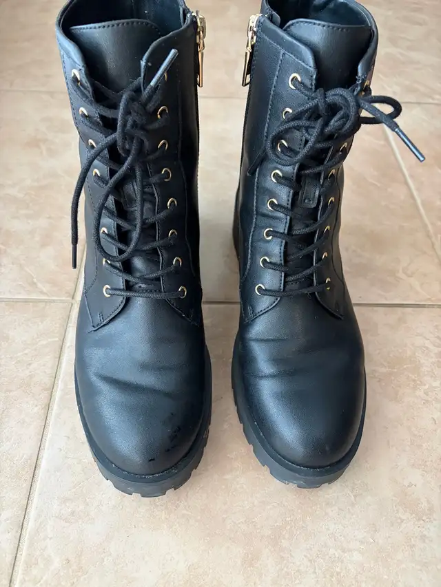 coach women’s leather boot  in Women's - Shoes in Markham / York Region - Image 2