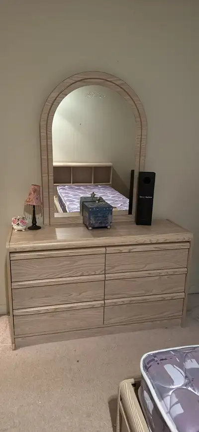 Selling a full Twin bedroom set in perfect condition in the middle of renovations so it needs to go....