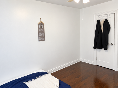 Room for Rent – Near Plamondon Metro – $650 Private room available in a duplex near Metro Plamondon...