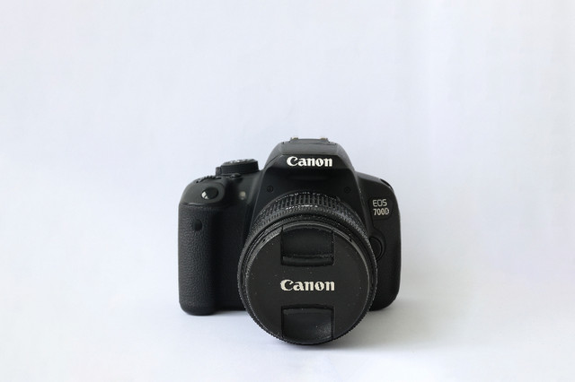 Canon EOS 700D + objectif EF-S 18-55mm dans Appareils photo et caméras  à Ville de Montréal