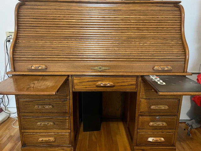 Vintage/Antique Wooden Desk (Roll Top) dans Bureaux  à Ville de Montréal - Image 2