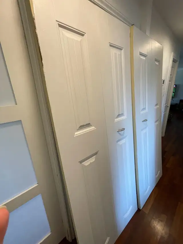 porte de garde-robe pliante (1 seule restante) in Windows, Doors & Trim in City of Montréal - Image 5