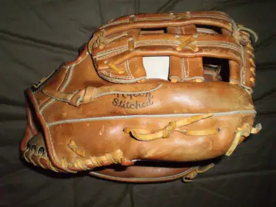 Wilson A9831 12 inch Softball LH Glove, View more