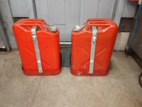 Gas/Gerry cans with mount