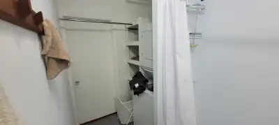 Fait pour étudiant ou travailleur ,un pied a terre pour une période .vaiselle,serviette,chaudron,caf...