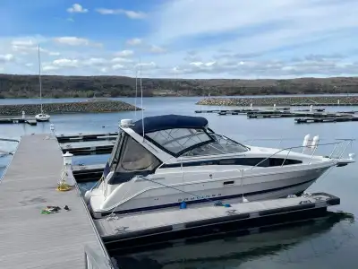 1996 Bayliner Ciera 2855, a versatile cruiser perfect for weekend getaways, featuring a comfortable...