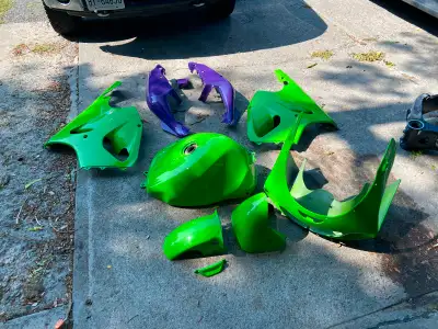 Full set of fairings, recently painted. All tabs present, no damage. Fits 1996-2003 Kawasaki ZX7r, N...