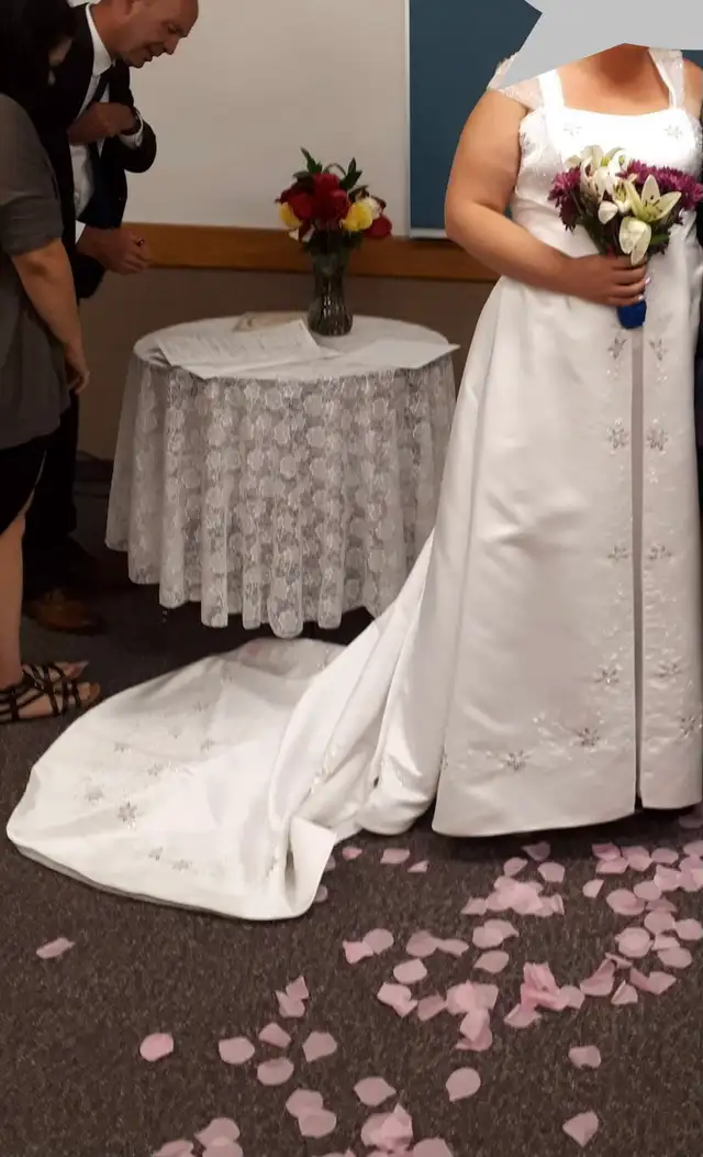 plus size wedding dress in Wedding in Lethbridge - Image 6