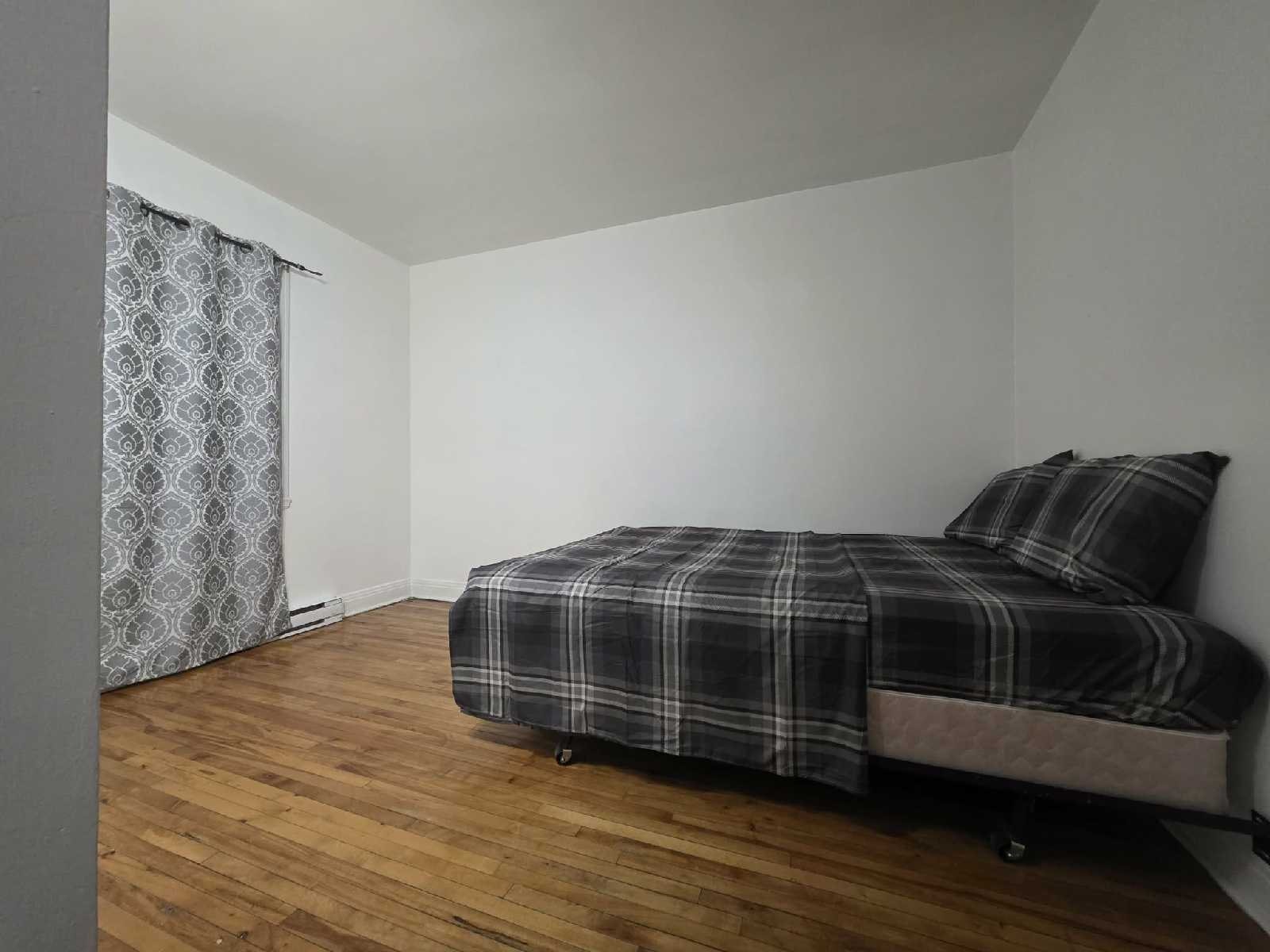 606 Rue Saint-Germain — photo 3