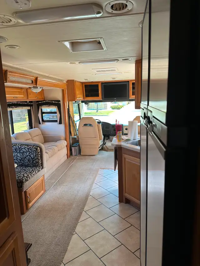 Motorhome in RVs & Motorhomes in Parksville / Qualicum Beach - Image 3