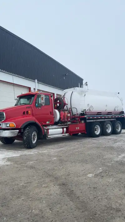 2005 Sterling Tridrive C15 18 speed. Drop box /Gardner Denver 4x5 10k pump. 17m3 TC 407 3 compartmen...