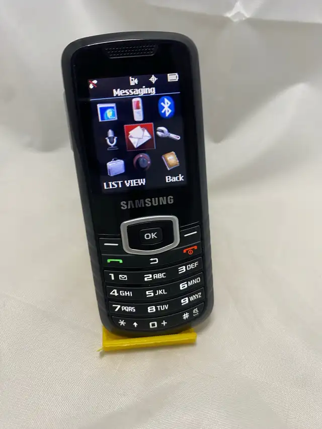 Samsung Stunt SCH-R100 Cellular Phone - Black - Virgin Mobile in Cell Phones in Tricities/Pitt/Maple - Image 3