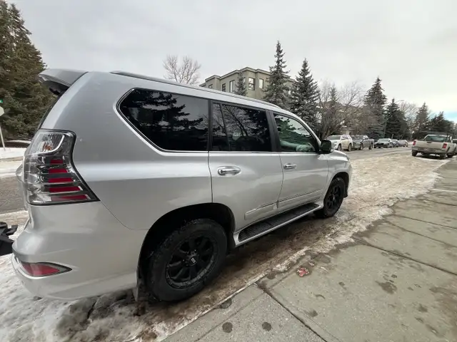 2016 Lexus GX460 luxury in Cars & Trucks in Calgary - Image 7