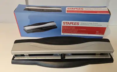 Perforateur 3 trous, capacité de 15 feuilles, complètement neuf, View more