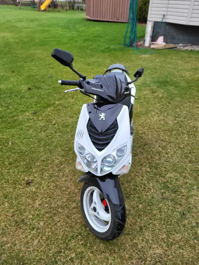 Peugeot Scooter 2T- 50 cub cm in Scooters & Pocket Bikes in Portage la Prairie - Image 4