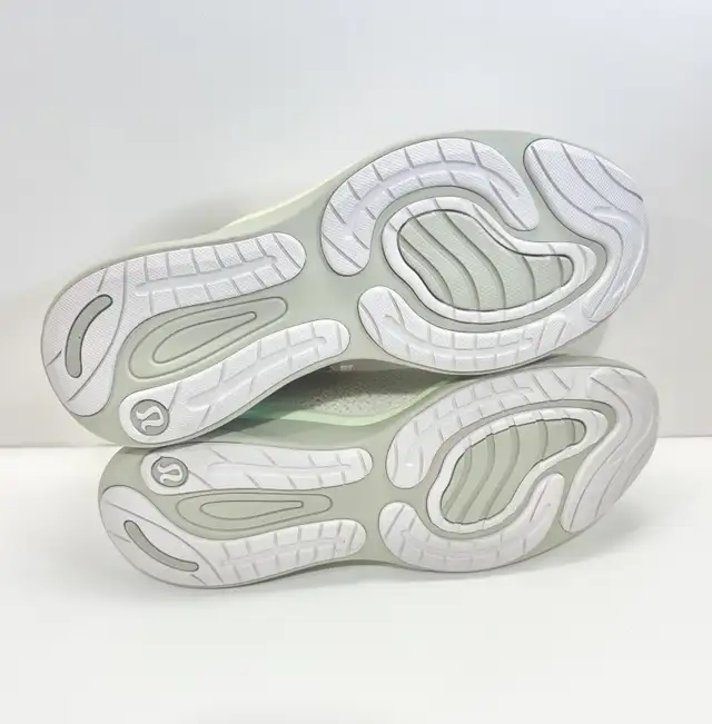 Lululemon women’s shoes size 11 New!! in Women's - Shoes in Oakville / Halton Region - Image 5