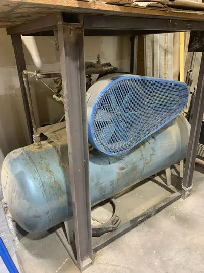 This is a Campbell Air Compressor, great for a workshop. This unit has a large tank and is ready to...