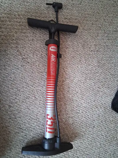Inflate your tires with ease using this Bell Air Attack floor pump, designed for high-pressure perfo...