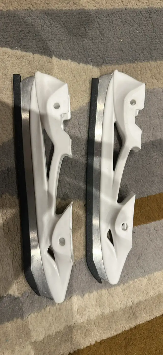 girls roller blades / skates in Skates & Blades in Hamilton - Image 5