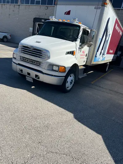 Runs great ready for the road. 26’ box, tail gate, air ride, air brakes, air horn and great headlamp...