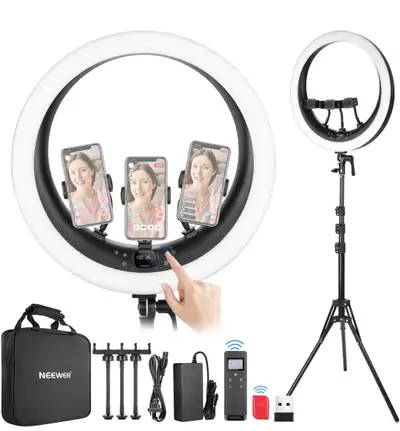 Elevate your content creation with this like-new Neewer 19-inch ring light, designed to provide perf...
